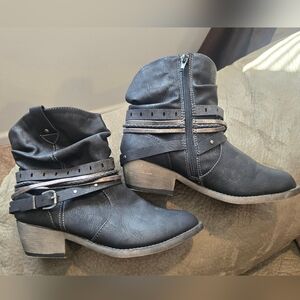JELLYPOP Garbo womens zip ankle boots .